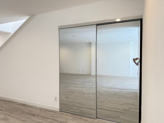 Building Photo - 500 Thunderbird Dr