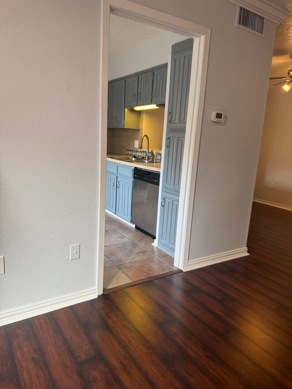 Building Photo - 883 Dublin Dr