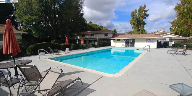 Building Photo - 2551 Twin Creeks Dr