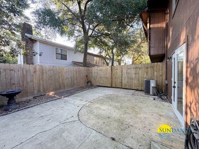 Building Photo - Gorgeous 3 Bedroom Home in Fort Walton Beach-near Hurlburt Field!