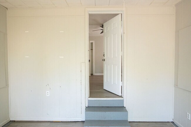 Building Photo - 331 Sandhurst Dr