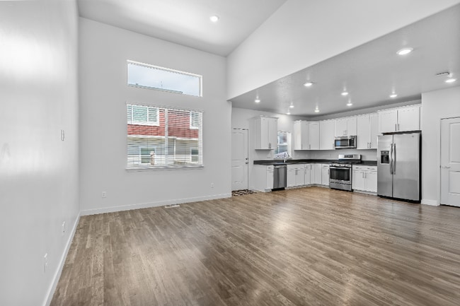 Building Photo - 4287 Golden Grv
