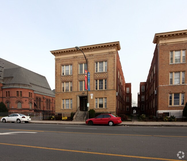 Pavilion Apartments 2006 Main St Hartford CT 06120 Apartment Finder