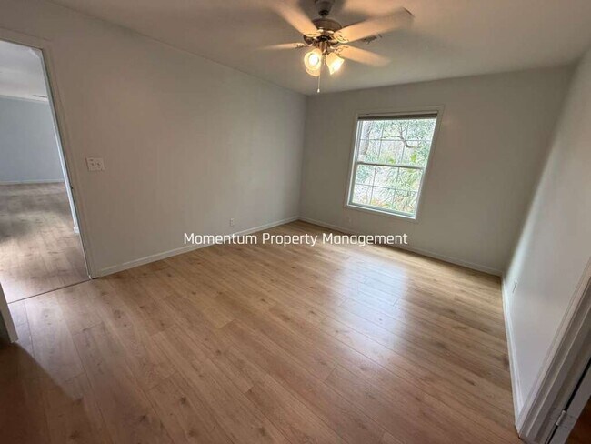 Building Photo - Beautiful & Modern 3/2 Ready Now !