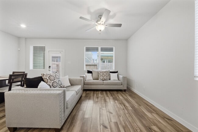 Building Photo - 635 Salt Marsh Trl