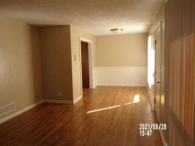 Building Photo - 4075 Kenneth Rd