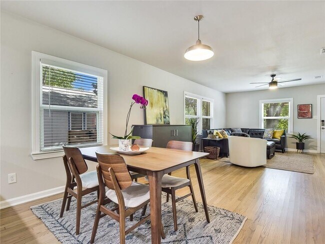 Building Photo - 3304 Robinson Ave