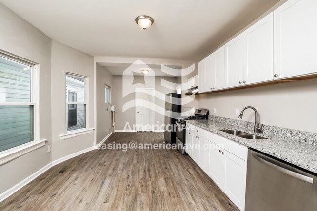 Building Photo - 810 Sutcliffe Ave