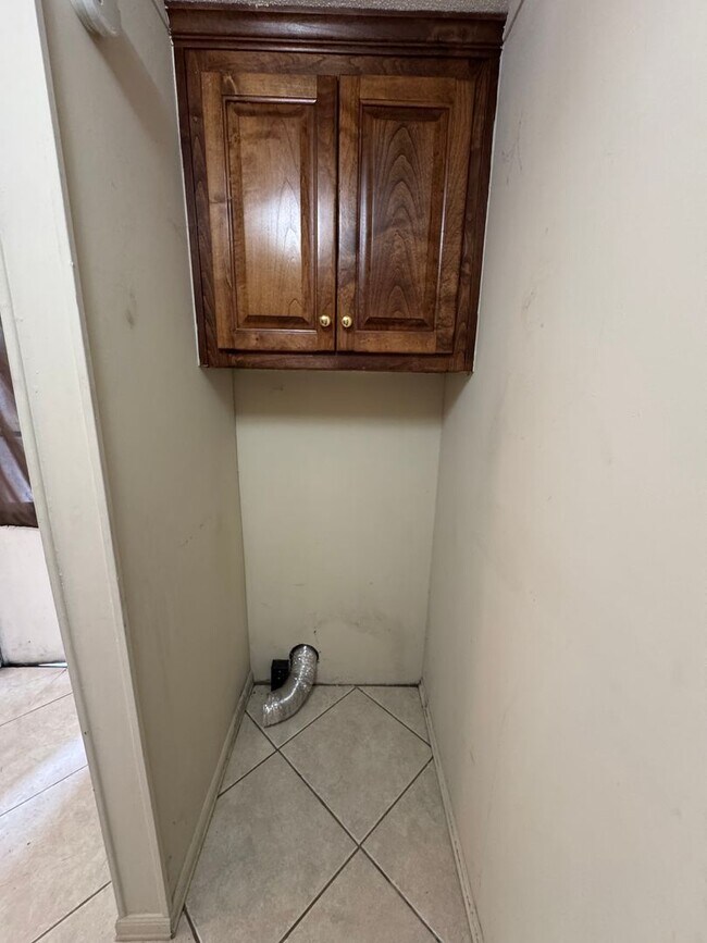 Building Photo - Private 3/2.5 Home with bonus room- $1,595