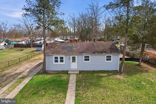 Building Photo - 4 Coville Dr