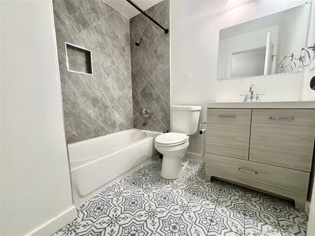 Building Photo - 1603 E 12th St