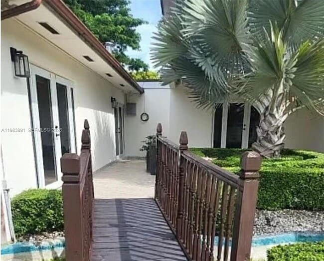 Building Photo - 7550 SW 82nd Ct