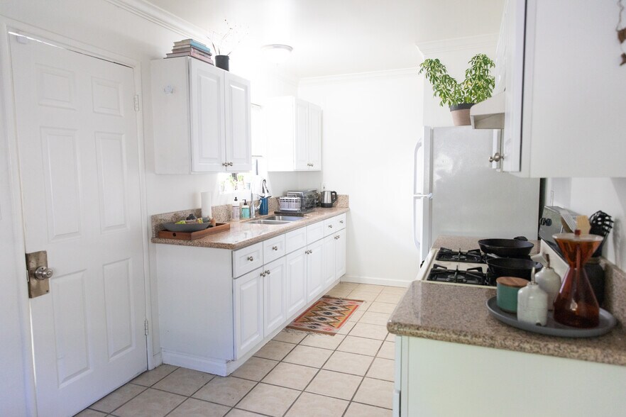 Building Photo - 411 Douglas St