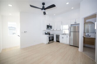 Building Photo - Brand New Build Top Floor 1 Bed 1 Bath Apartment