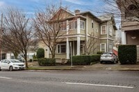 Building Photo - Quaint 2 Bedroom 1 Bath Apartment in Vintage Victorian Style Home!