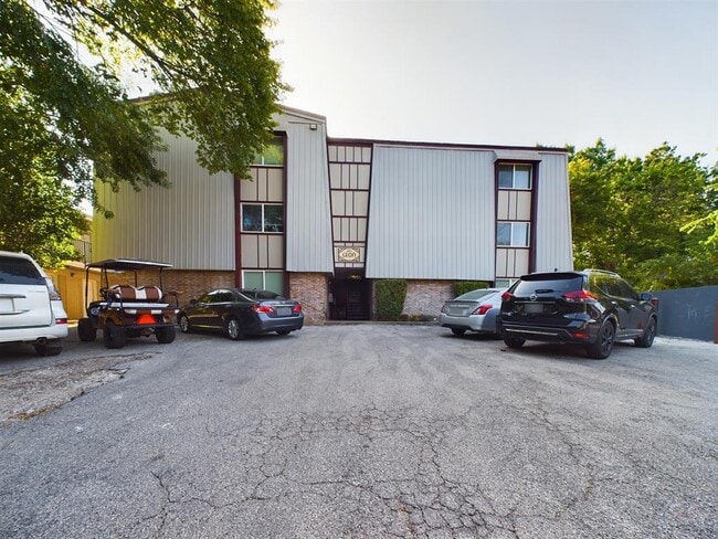 Building Photo - 2207 Leon St