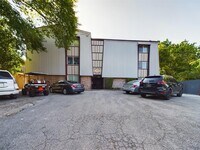 Building Photo - 2207 Leon St