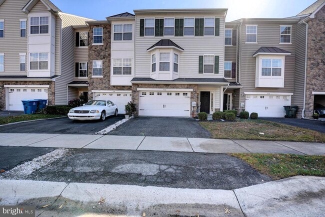 Building Photo - 536 Van Dyke Cir