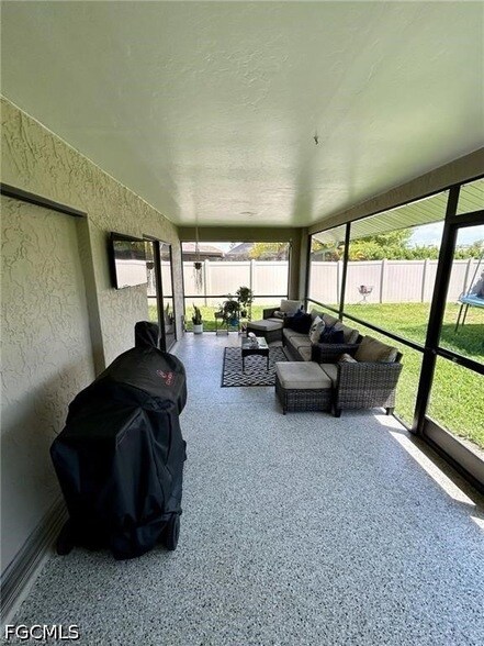 Building Photo - 1714 SE 2nd St