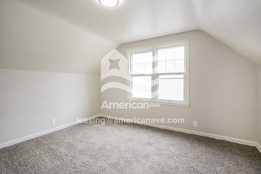 Building Photo - 1325 N Meade St