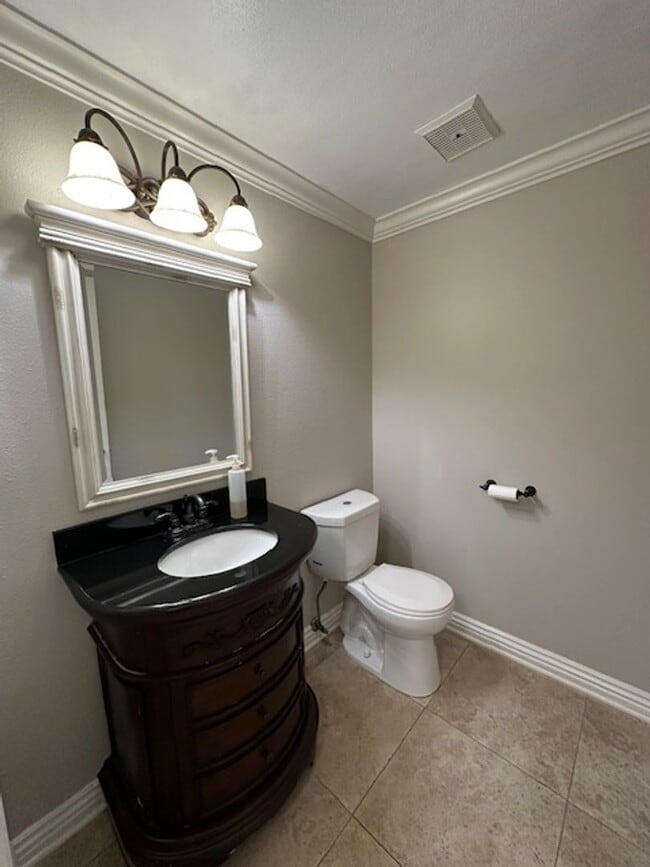 Building Photo - Stunning Newbury Park Home in model condit...