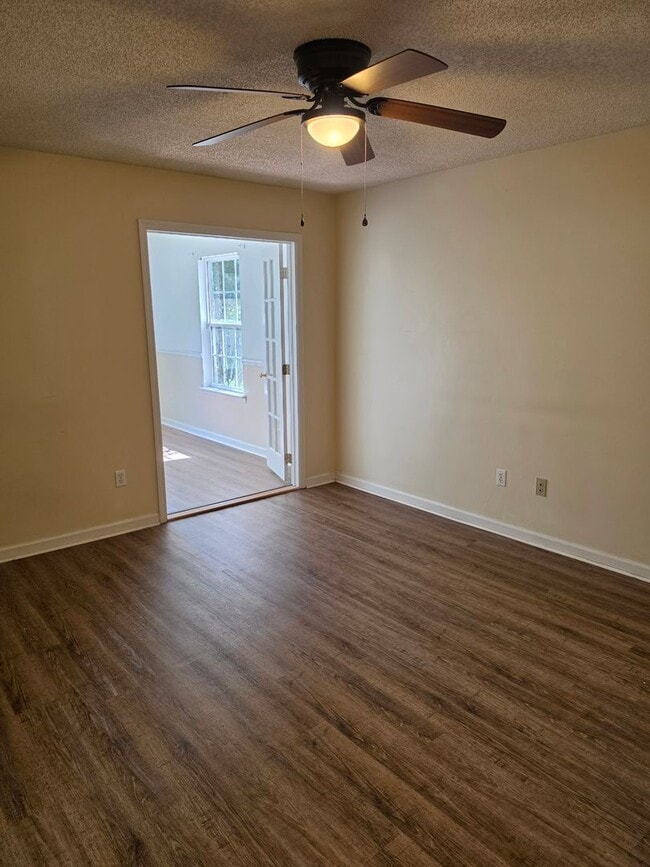 Building Photo - 620 Honey Ridge Ln