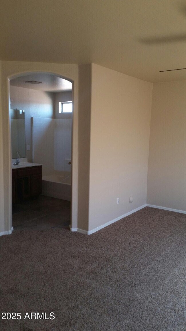 Building Photo - 6919 S 50th Dr