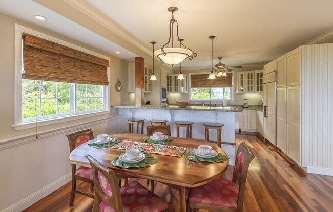 Building Photo - Estate on 1 acre 3 bedroom 2.5 baths and attached 2 car garage