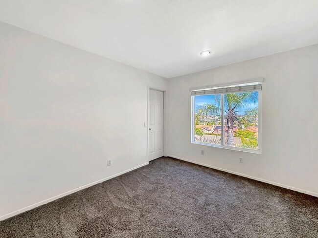 Building Photo - Beautiful 5BD/3BA House in Otay Ranch W/ W...