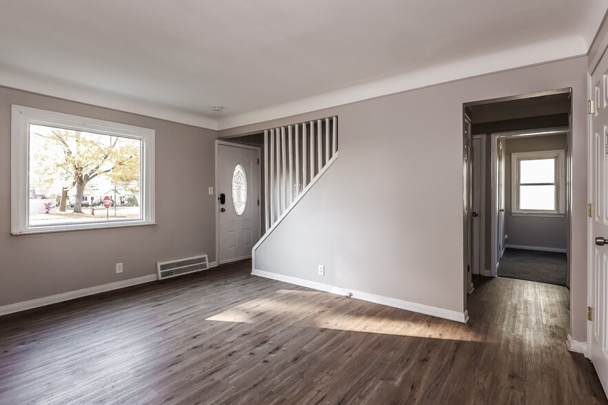 Building Photo - 2062 Champaign Rd