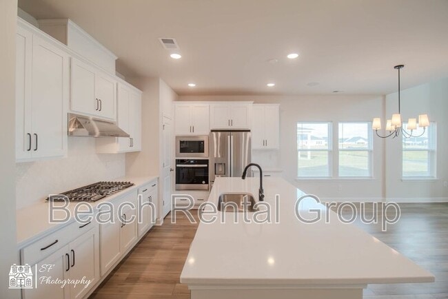 Building Photo - 1860 Villena Dr