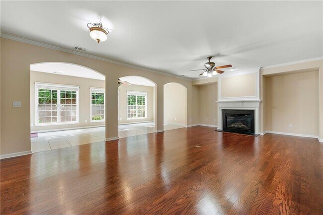 Building Photo - 232 Begonia Ct