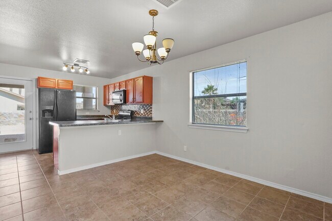 Building Photo - 2300 Glitter Point