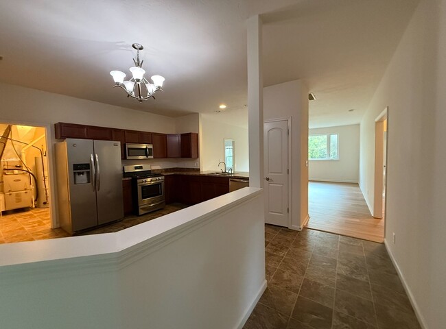 Building Photo - Blackthorne Community...3 Bedroom 2 Bath