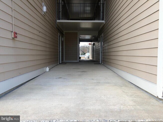 Building Photo - 18003 Cloppers Mill Terrace
