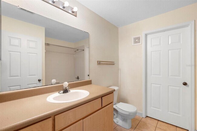 Building Photo - 940 Village Trail