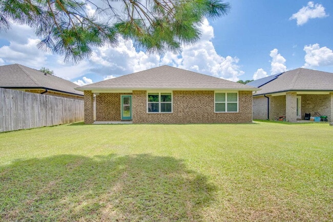 Building Photo - Spacious 4BD/2BA Brick Home Near Navy Federal