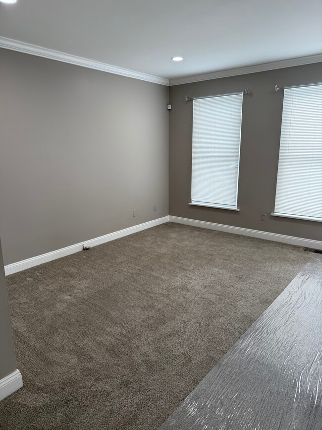 Building Photo - 921 Philadelphia St