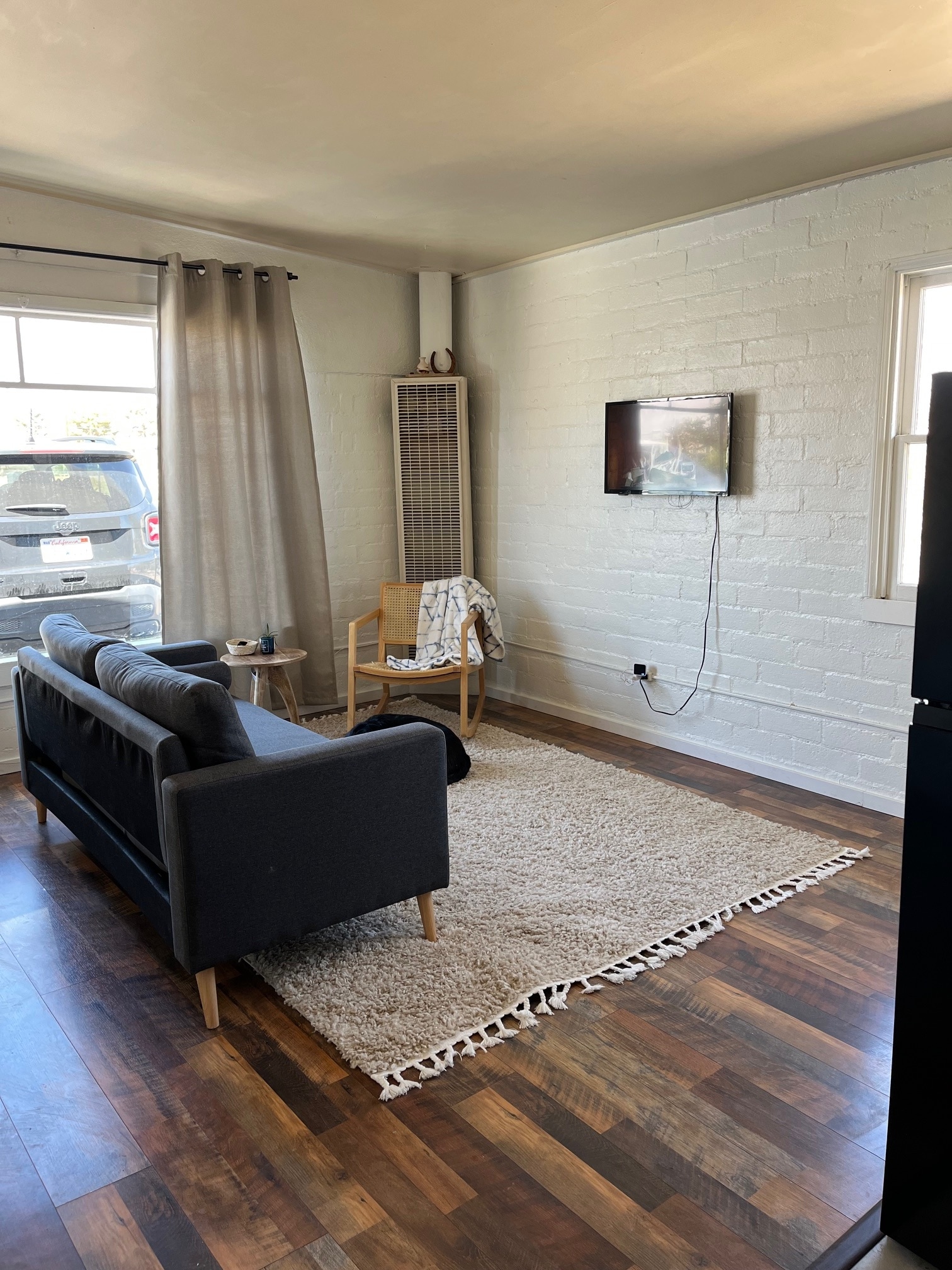 Large living room - 6453 yucca ave