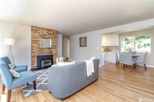 Building Photo - Spacious 3BR House in Federal Way
