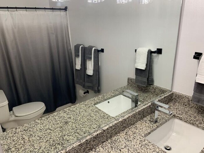 Building Photo - Beautiful 2/2 Condo In Hunter's Reserve! Near UCF!