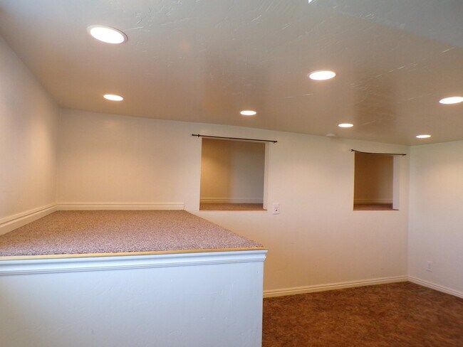 Building Photo - 552 S 800 W St