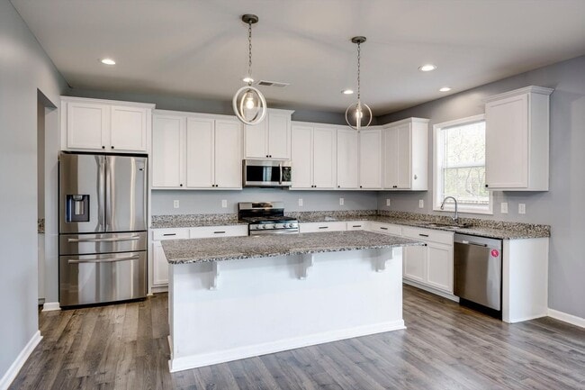 Building Photo - Beautiful 5 Bedroom Home For Rent