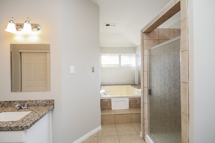 Building Photo - 1710 Whiteback Dr