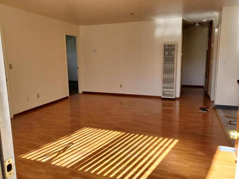 LIVING ROOM - 16245 Keith Way