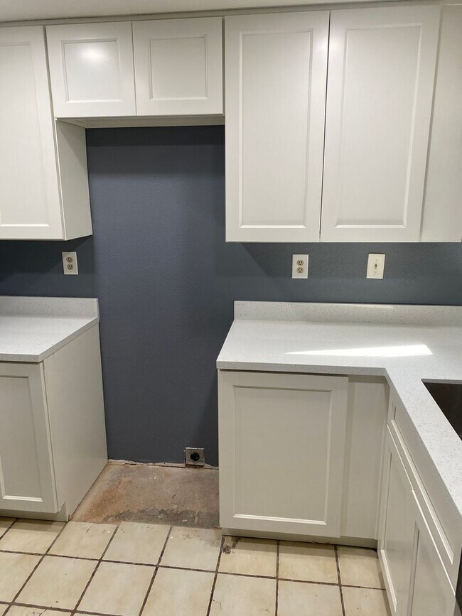 Building Photo - 317 Arrowhead Dr