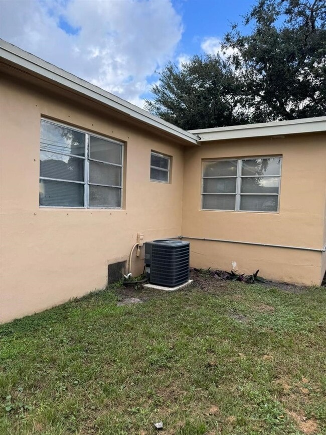 Building Photo - 6817 SW 10th St