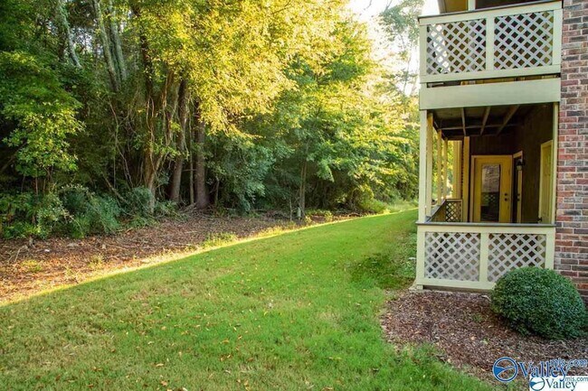 Building Photo - 4988-4987 7 Pine Cir