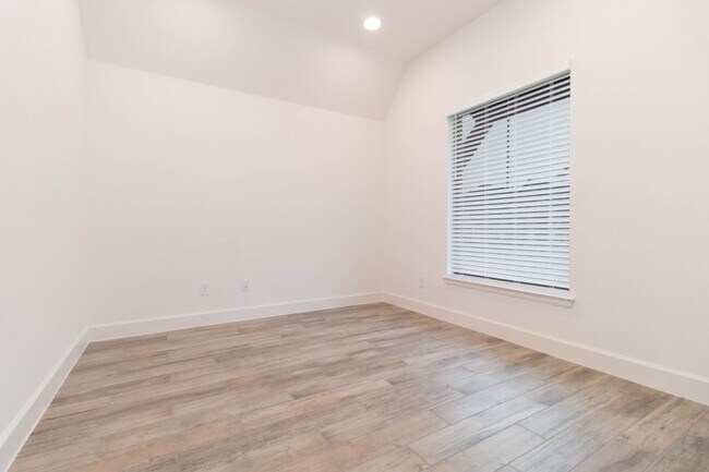 Building Photo - 27126 Spearbract Hollow Trl
