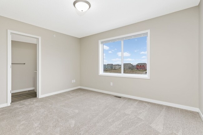 Building Photo - Like New, for RENT 3bd 3ba 2 car attached garage END UNIT available June 01